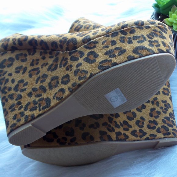 *SOLD* Animal Print Wedge Booties - Picture 7 of 8